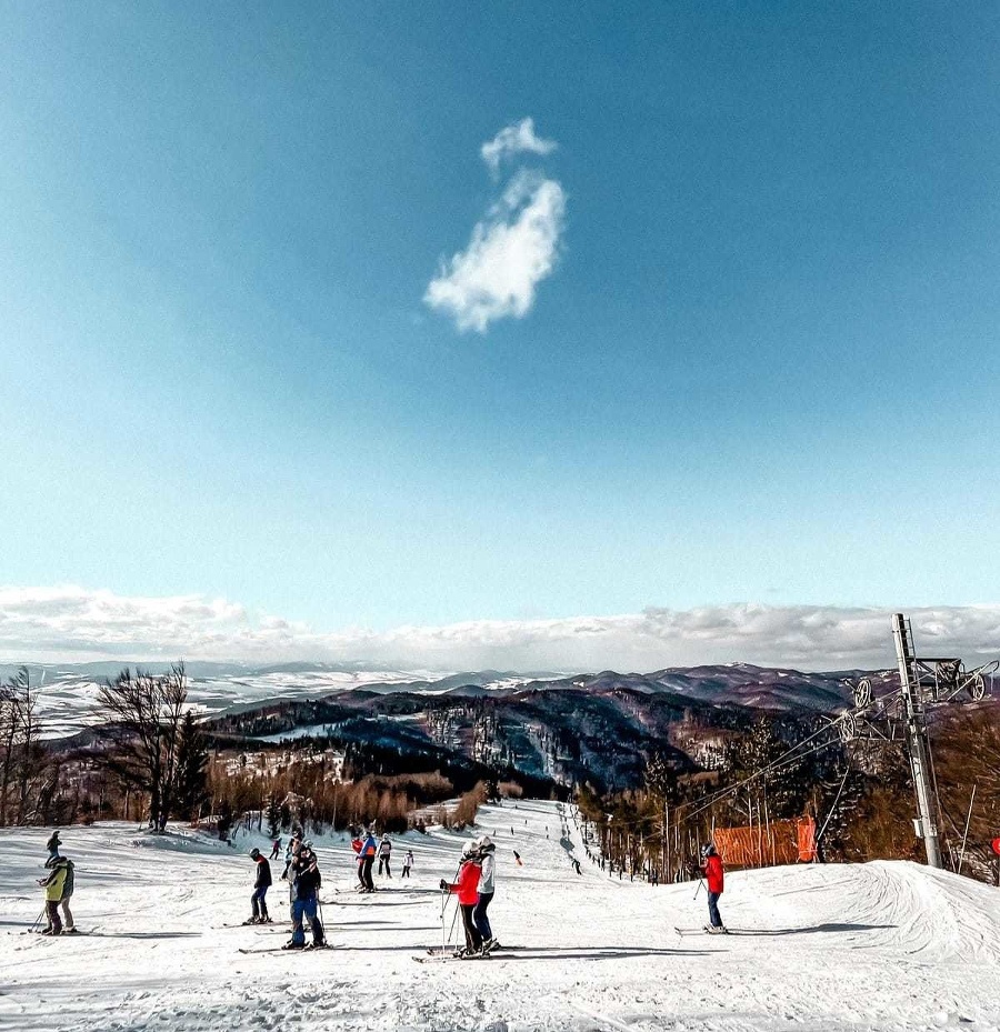 Lyžiarskemu stredisku komplikuje fungovanie