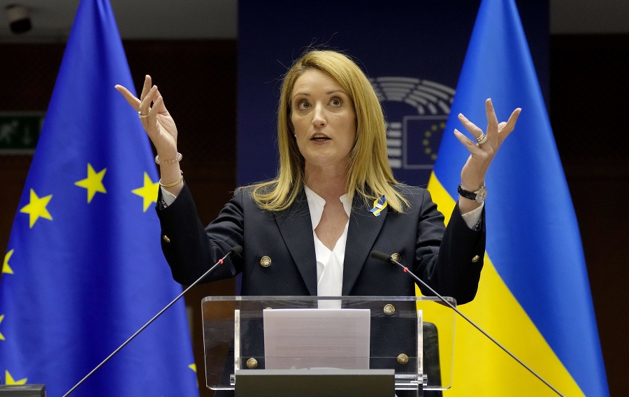 Predsedníčka Európskeho parlamentu Roberta Metsola na mimoriadnom zasadnutí v Európskom parlamente uviedla, že Putin a Lukašenko sa budú zodpovedať za zločiny.