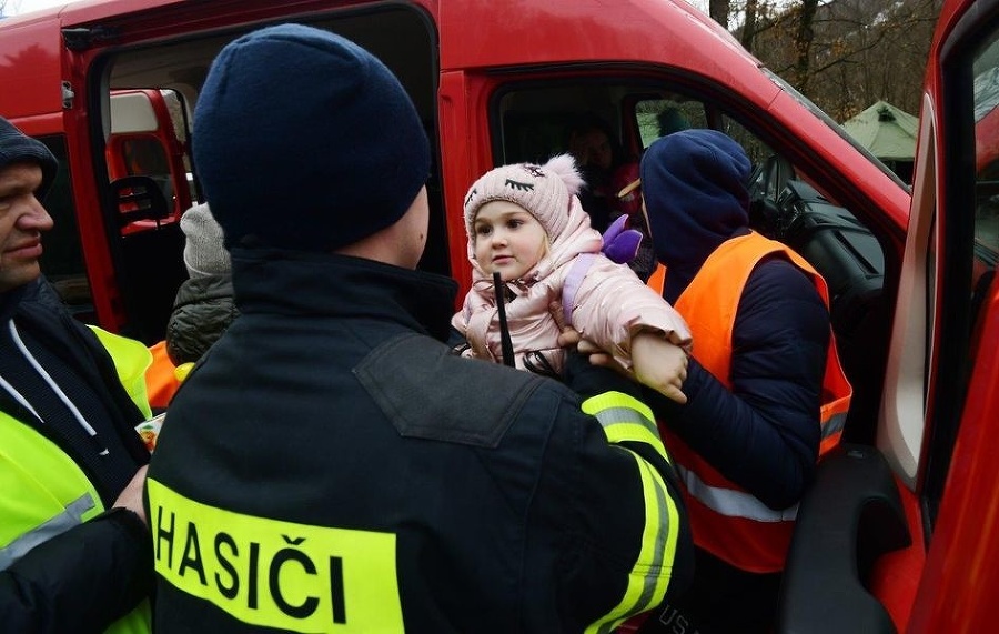 Hasiči, vojaci a dobrovoľníci