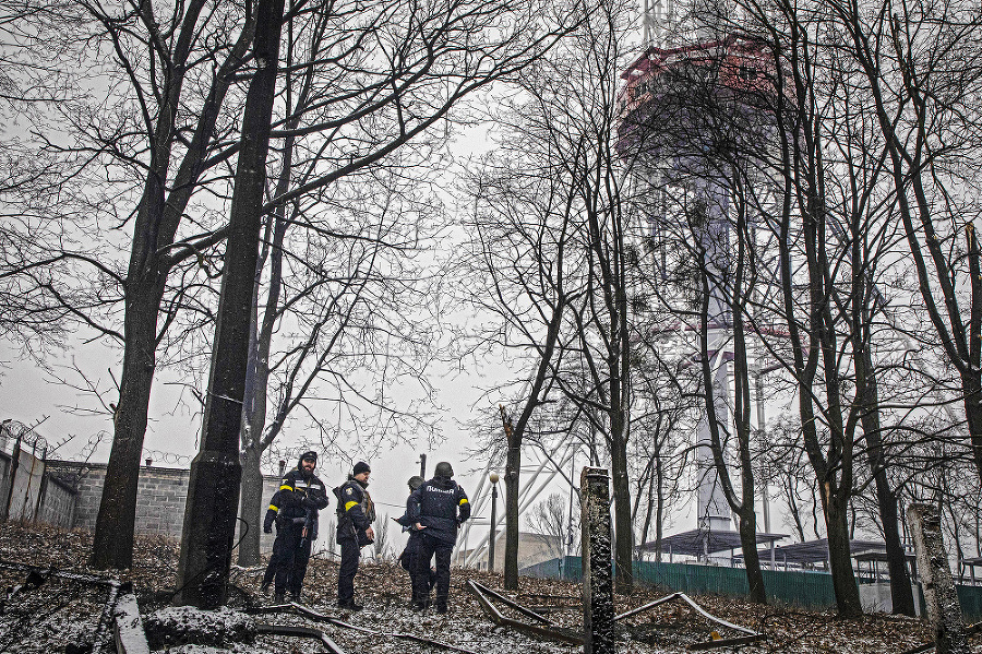 Okupanti bombardujú vysielače, ktoré