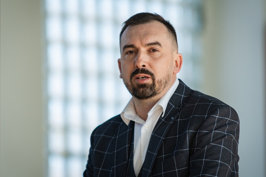 Riaditeľ HK Poprad Ľudovít Jurínyi počas tlačovej konferencie v Spišskej Sobote, na ktorej oznámil kandidatúru na post prezidenta Slovenského zväzu ľadového hokeja (SZĽH).