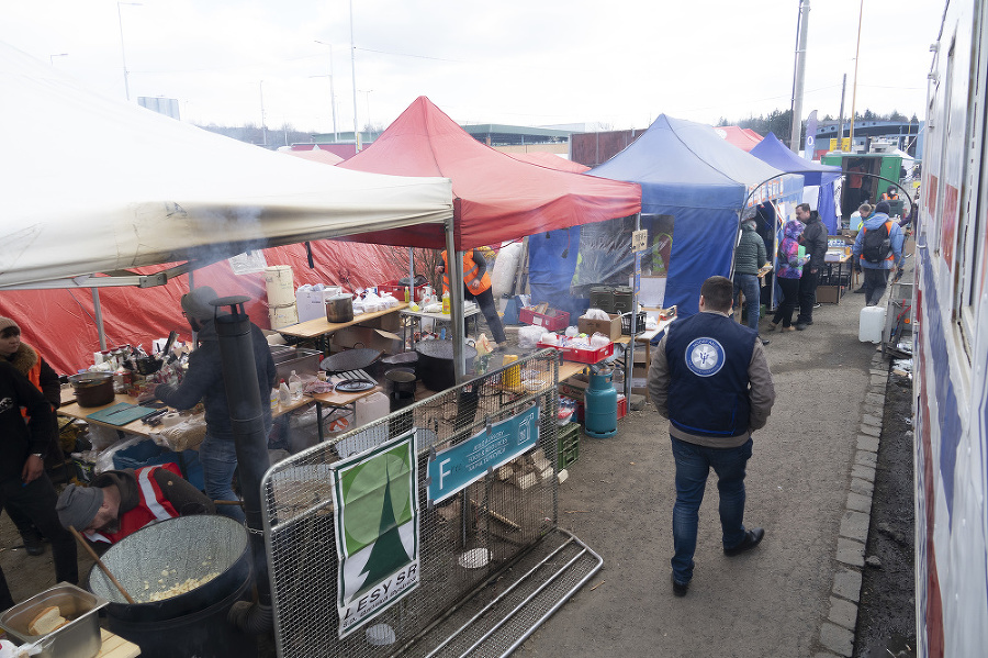 Humanitárna pomoc: Dobrovoľníci na