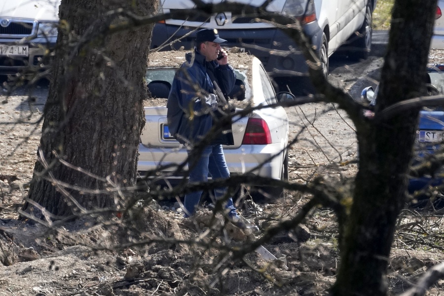 Polícia skúma miesto dopadu