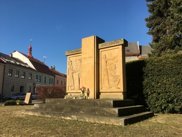 Sochu červenoarmejcu nechalo mesto Přibyslav z pomníka zložiť, podľa radnice vyvolávala od napadnutia Ukrajiny ruskou armádou silné emócie.