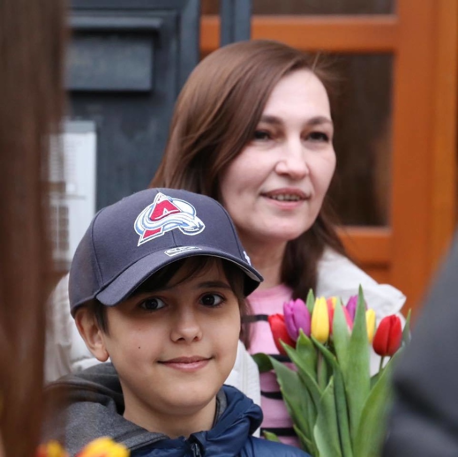 Hassan sa po niekoľkých dňoch stretol s mamou.