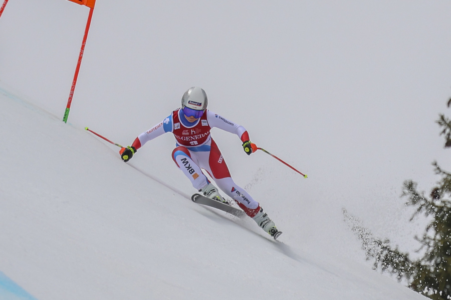 Corinne Suterová na trati zjazdu.