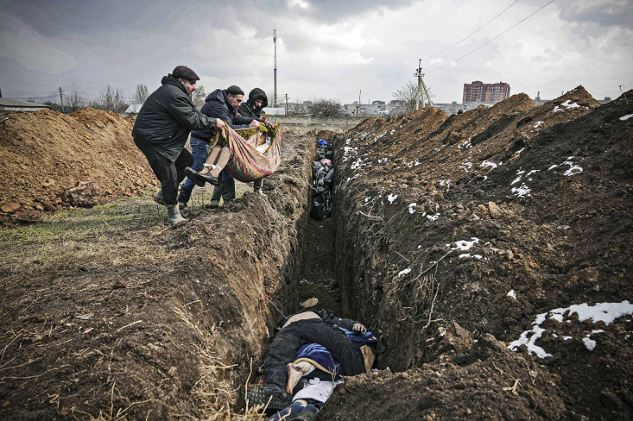 Mŕtve telá civilistov z