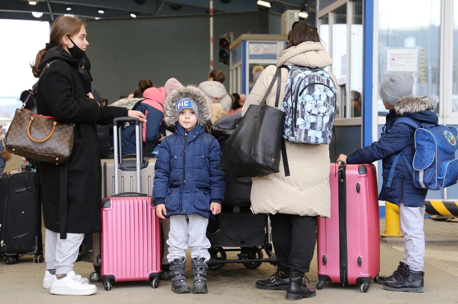 Hraničnými priechodmi s Ukrajinou v sobotu prešlo 2 847 žien a 1802 detí.