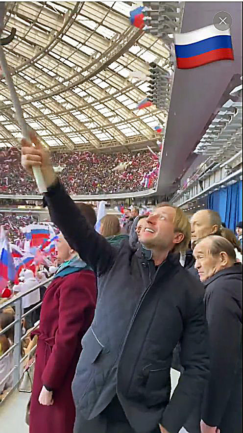 Jevgenij Pľuščenko velebí Putina.