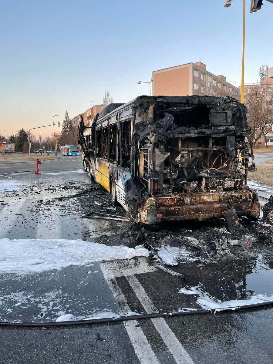 Požiar autobusu v Košiciach.