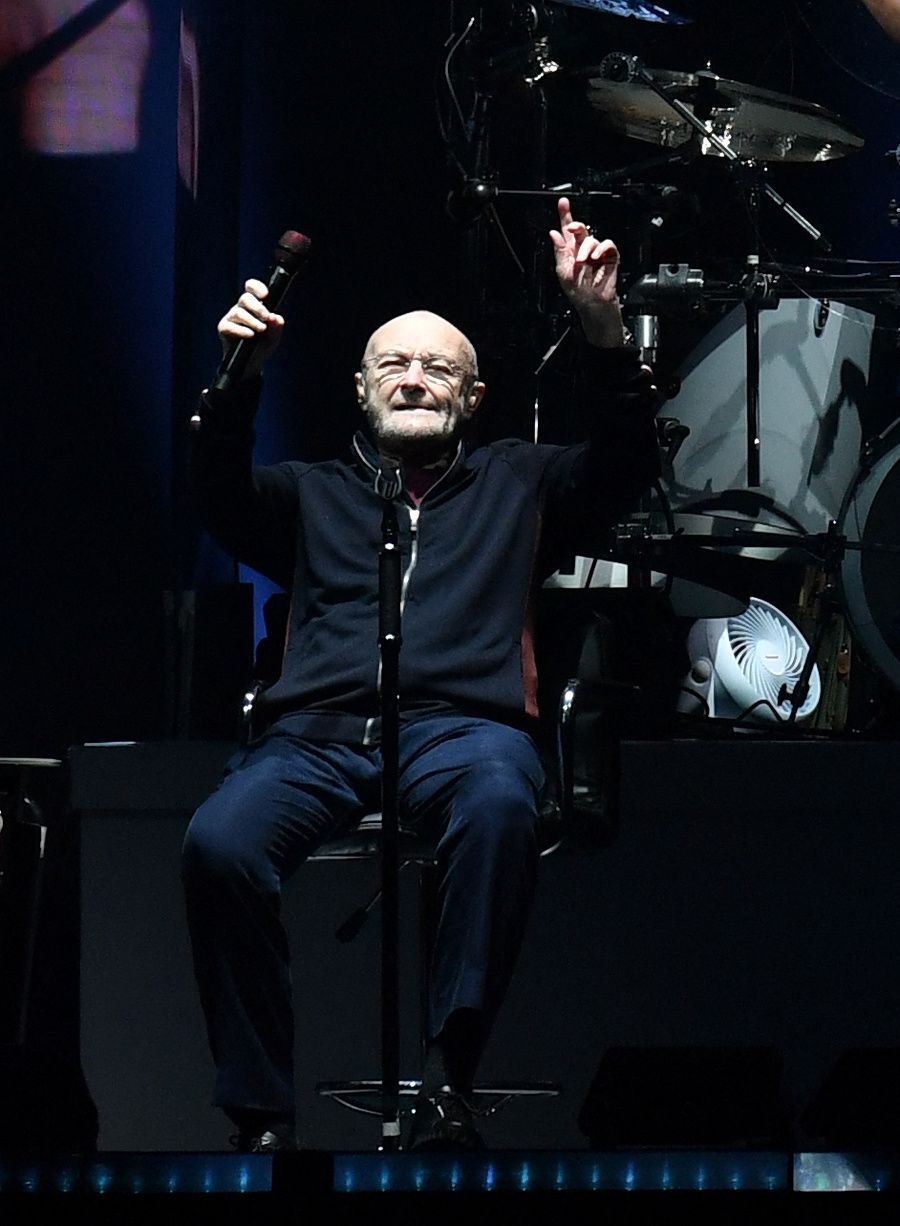 Hudobník Phil Collins musel