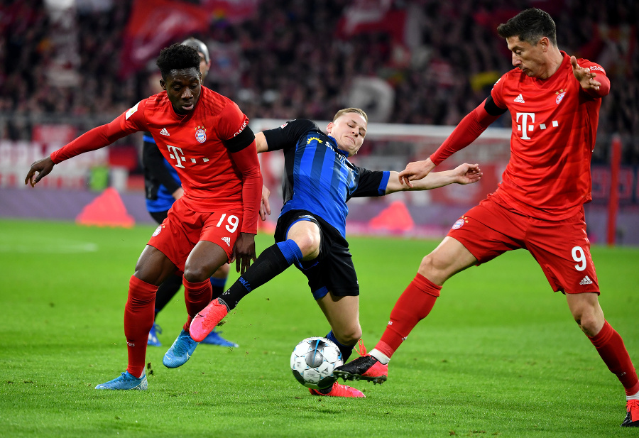 Alphonso Davies a Robert Lewandowski.