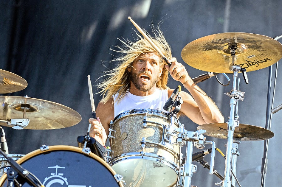 V kapele Foo Fighters bubnoval 25 rokov.