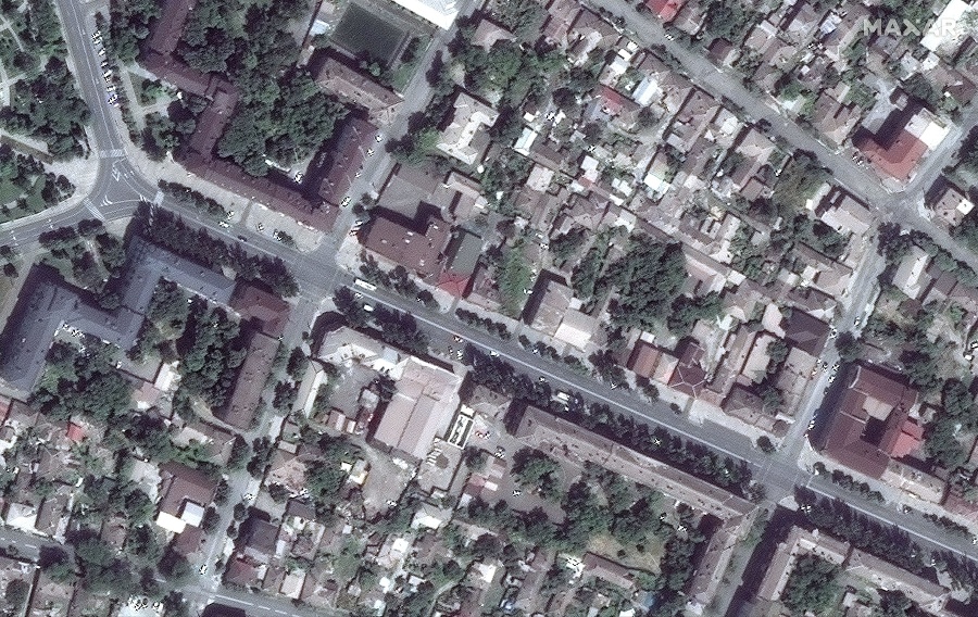 Na satelitnej snímke Maxar Technologies zničené domy a budovy v meste Mariupol.