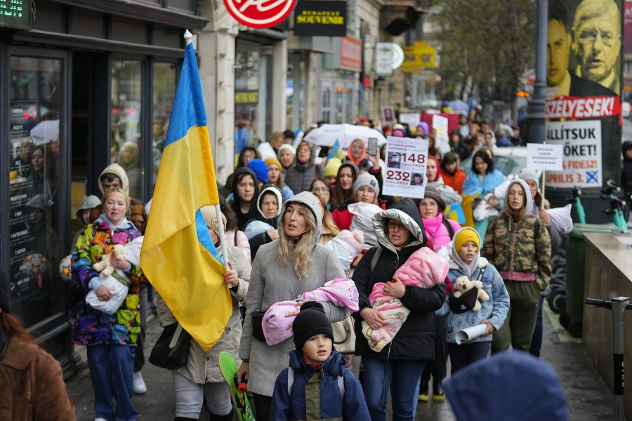 V Budapešti sa konala demonštrácia proti Orbánovi a na podporu Ukrajiny.