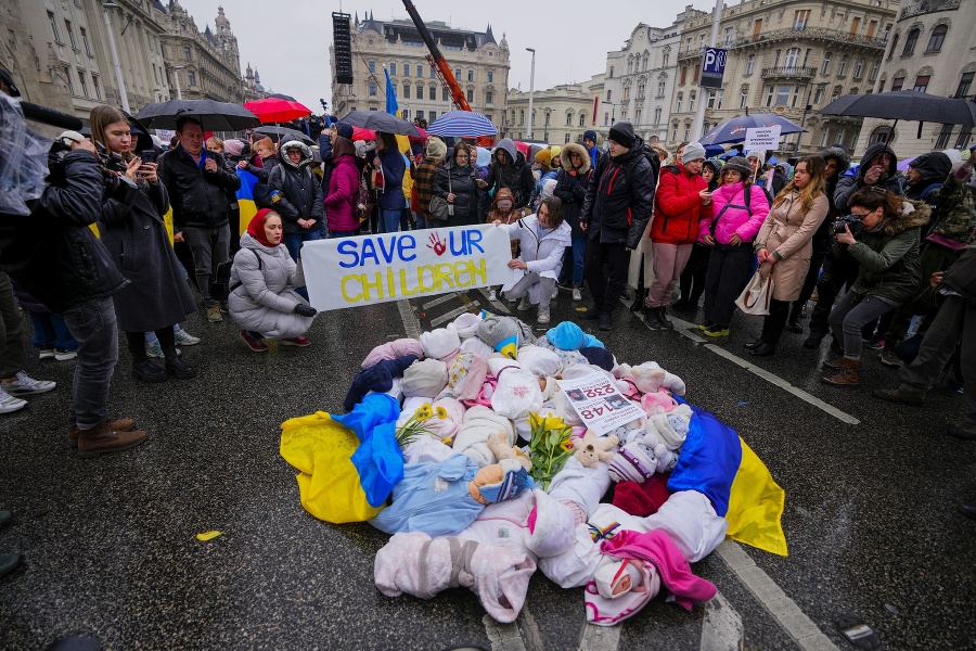 V Budapešti sa konala demonštrácia proti Orbánovi a na podporu Ukrajiny.