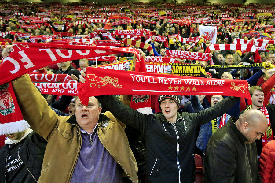 Fanúšikovia Liverpoolu.