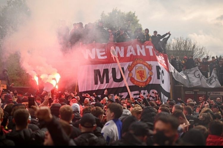 Fanúšikovské tábory United jasne