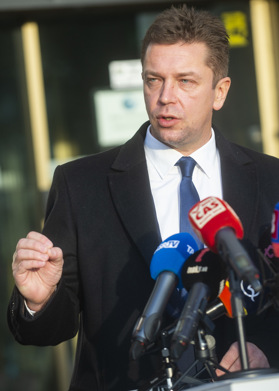 Minister dopravy a výstavby SR Andrej Doležal informoval, že počet zranených stúpol na 11.