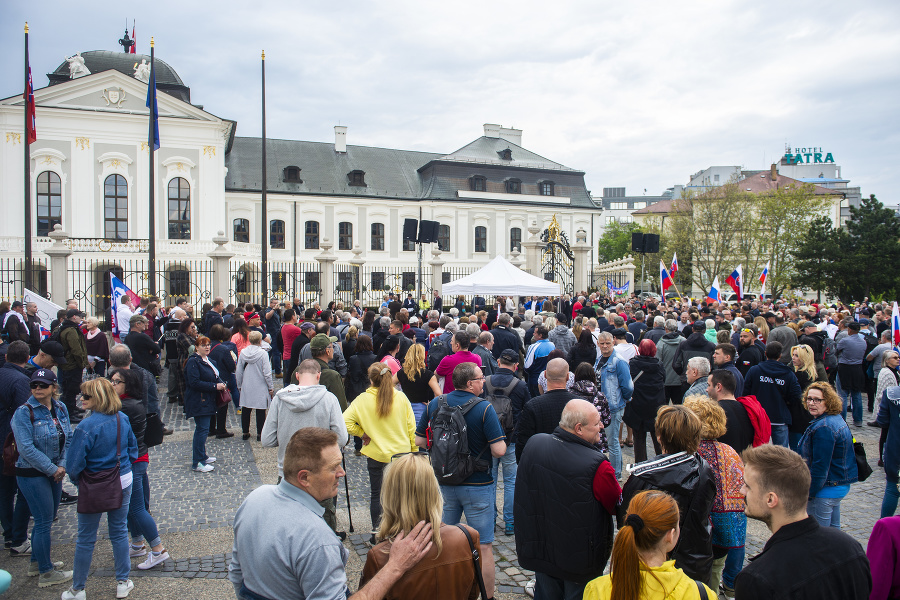 Účastníci protestného zhromaždenia v