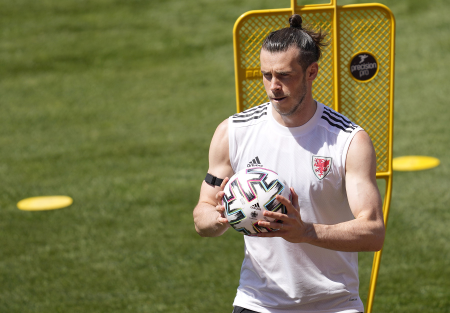 Gareth Bale údajne predstiera