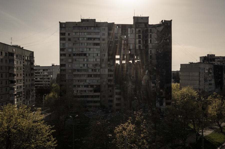 Zničená budova v Charkove.