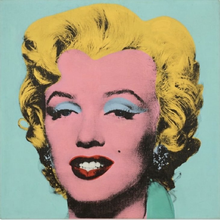 Modrá Marilyn je jedným z piatich obrazov, ktoré Warhol zasvätil herečke po jej smrti v roku 1962.