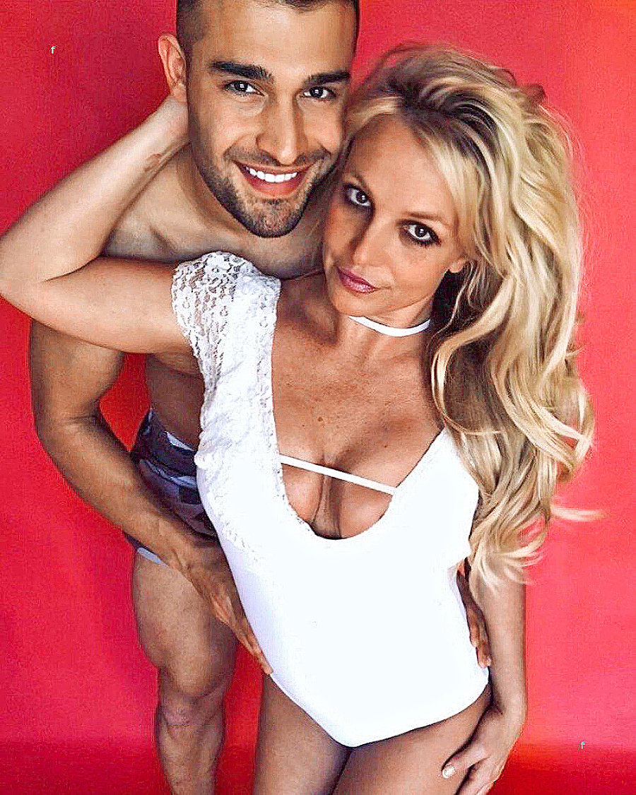 Britney s manželom Samom.