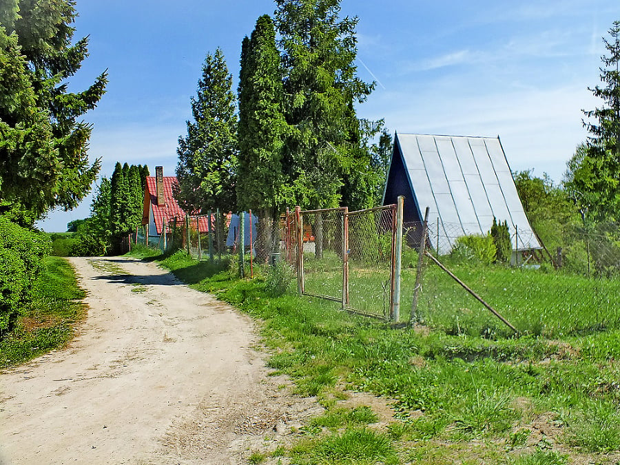 Na pozemkoch v Seleške vznikli záhradky a chatky. 