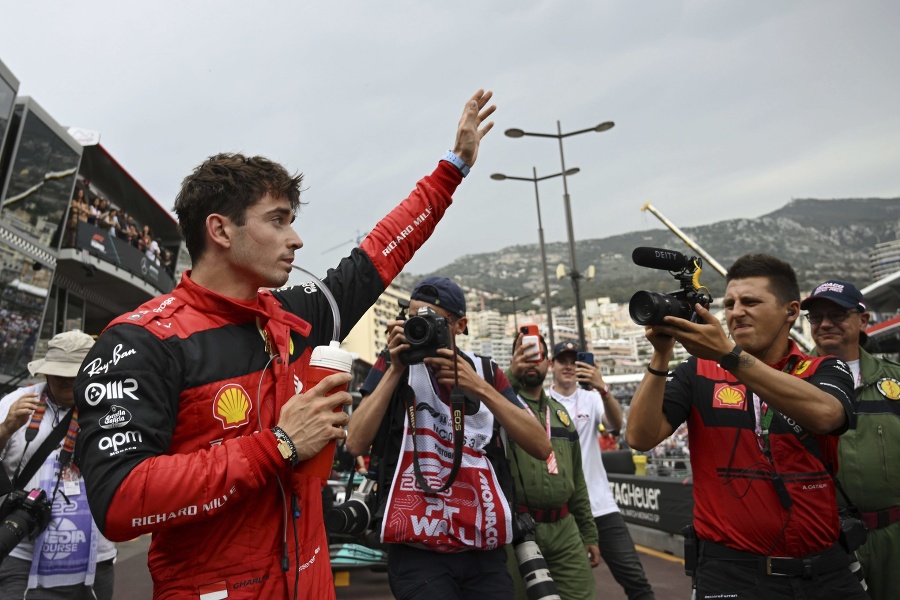 Charles Leclerc ovládol sobotnú