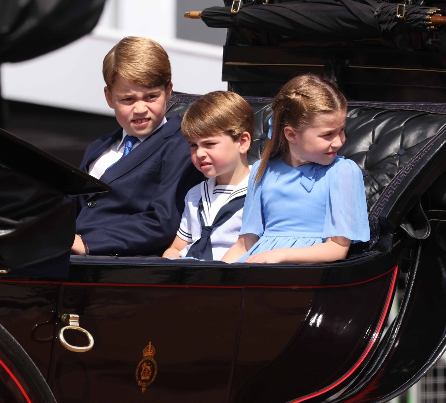 Princ George a princezná Charlotte sa pohrebu prababičky († 96) zúčastnia, princ Louis však nie.