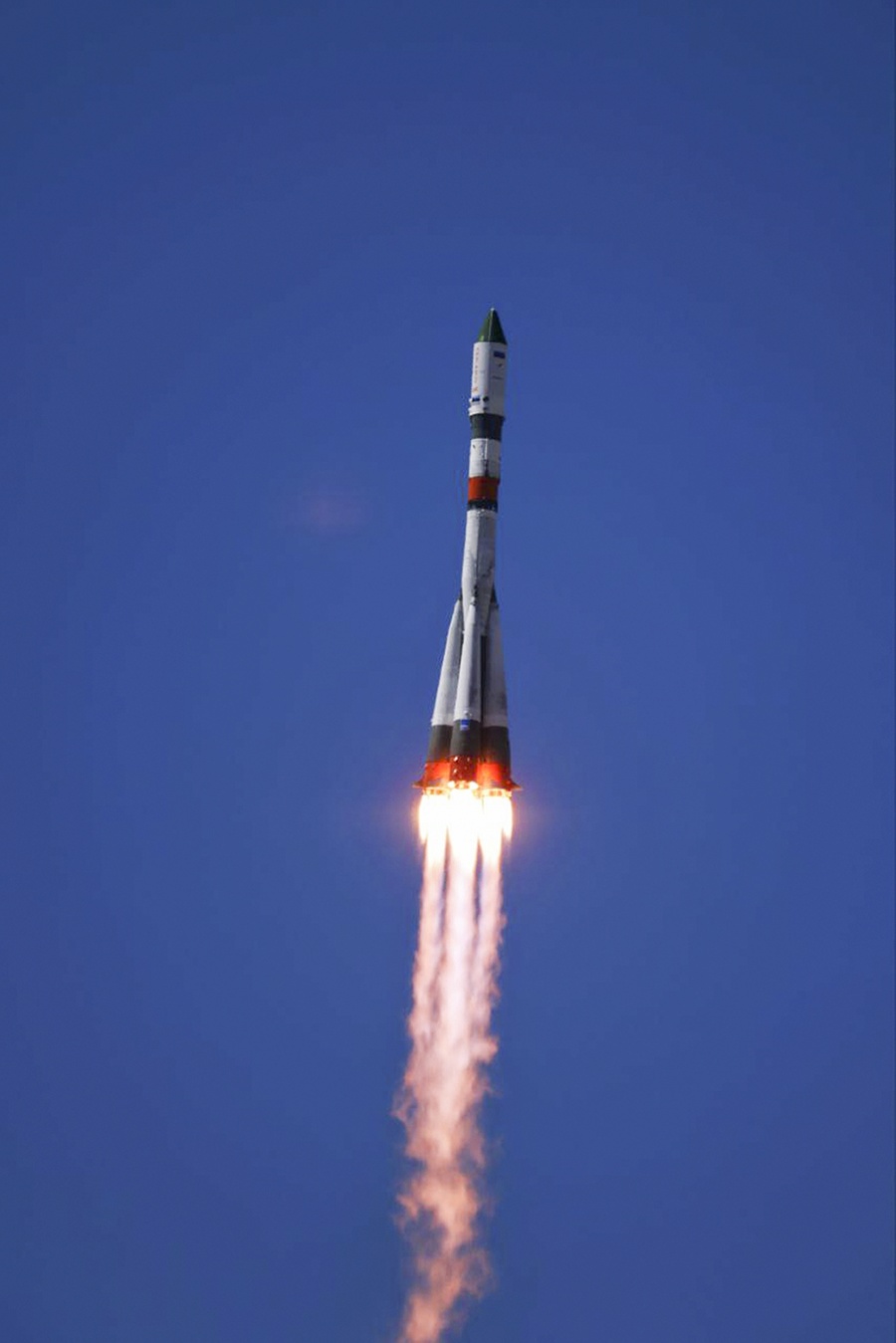 Bezposádkovú loď vyniesla do vesmíru nosná raketa Sojuz-2.