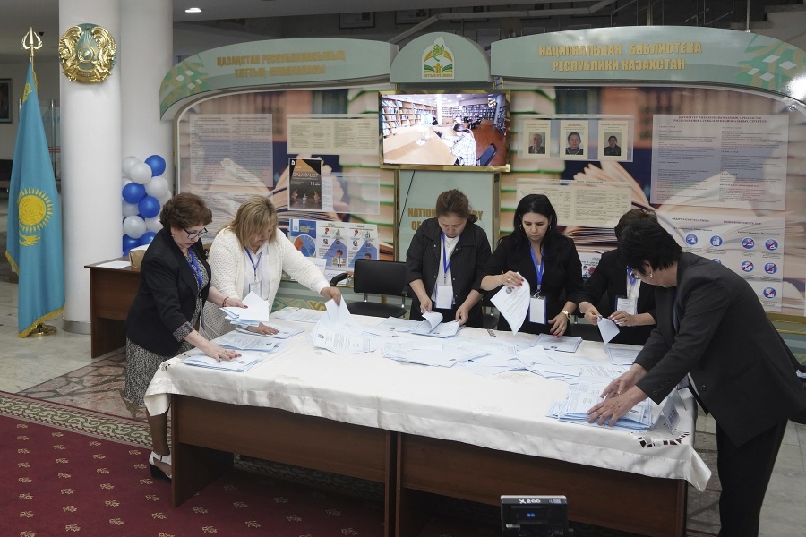 Obyvatelia Kazachstanu v nedeľňajšom