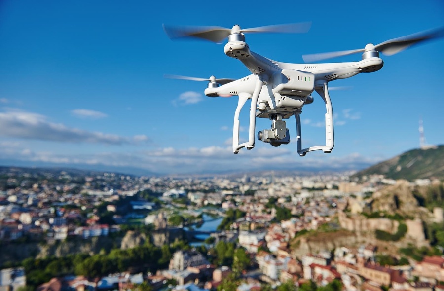 Aj na riadenie dronu bude potrebný vodičák.