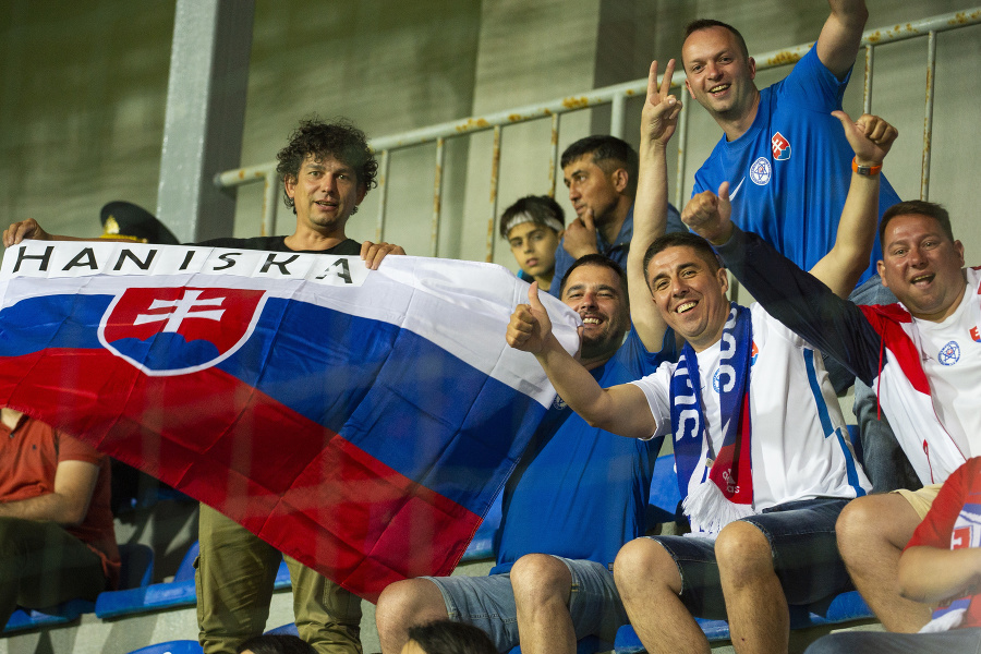 Slovenskí fanúšikovia v Baku.
