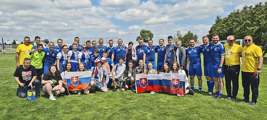 Výber slovenských starostov a primátorov, ktorý získal na majstrovstvách Európy zlaté medaily. (Dušan Tomaško je tretí sprava)