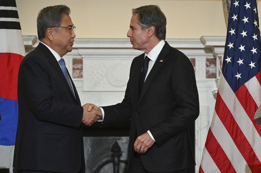 Americký minister zahraničných vecí Antony Blinken na stretnutí so svojím juhokórejským kolegom Pak Činom vo Washingtone. 