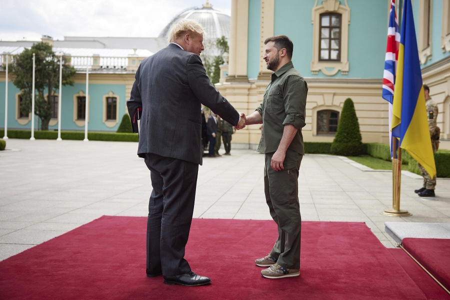 Boris Johnson neohlásene pricestoval do Kyjeva.