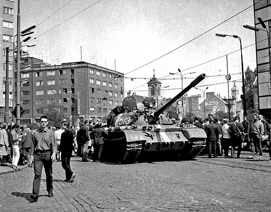 Okupanti obsadili Československo  v noci z 20. na 21. augusta 1968.