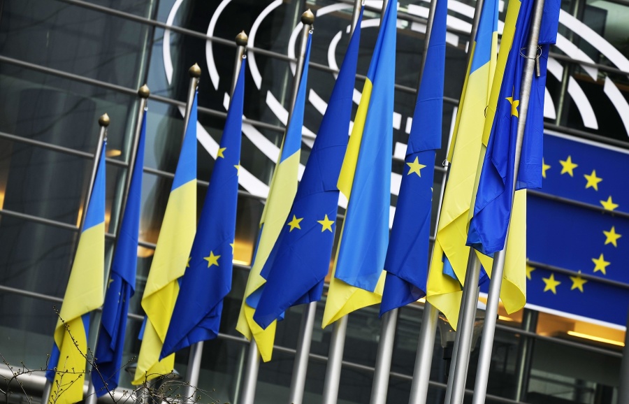 Vlajky Ukrajiny a Európskej
