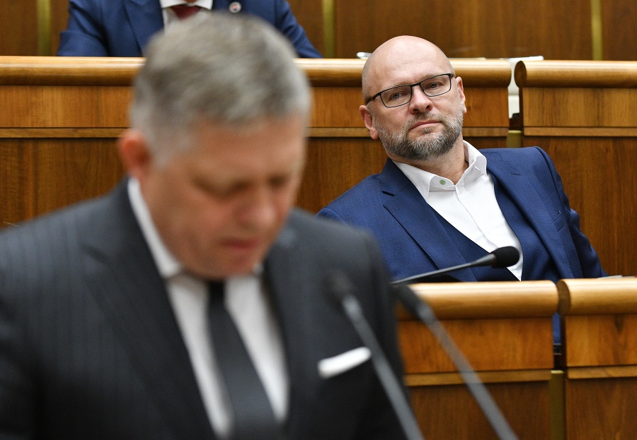 Sulík a Fico sa zhovárali krátko pred dôležitým hlasovaním o prelomení veta prezidentky.