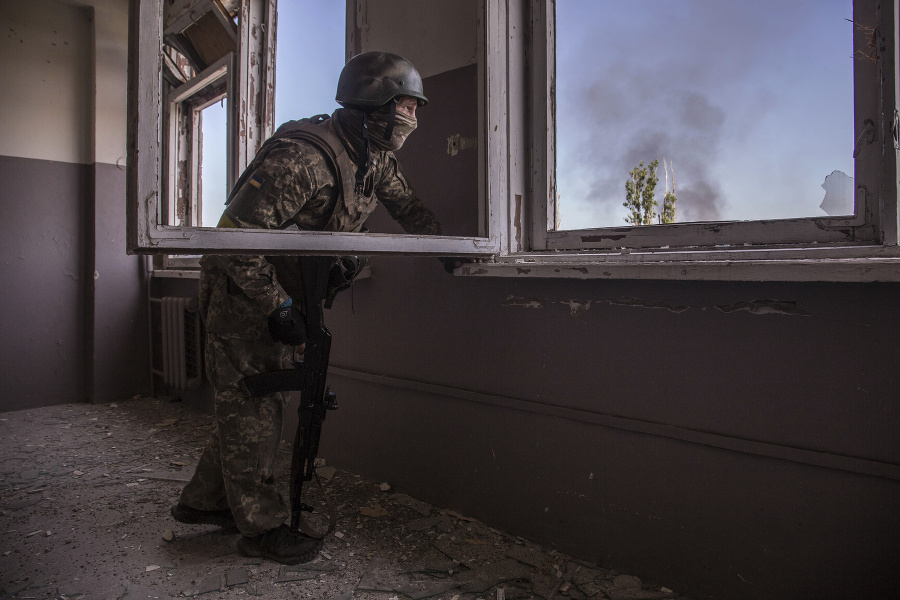 Na snímke ukrajinský vojak