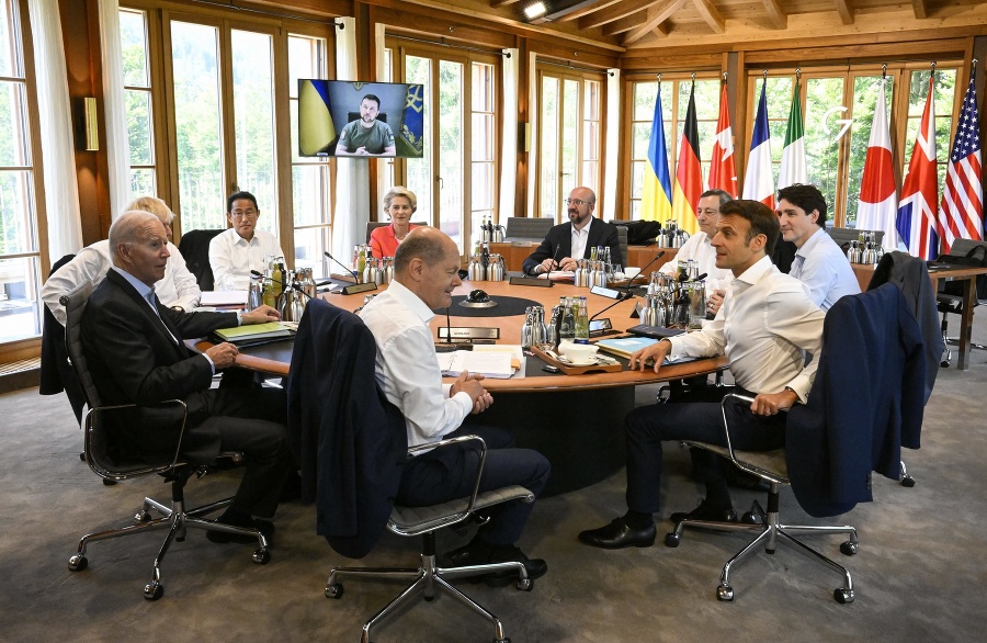 Zelenskyj požiadal lídrov G7 o obranné systémy a ďalšie sankcie.