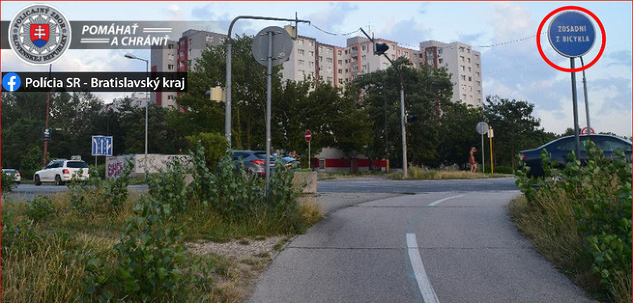 Cyklistka v Bratislave nezosadla z bicykla a spôsobila dopravnú nehodu.