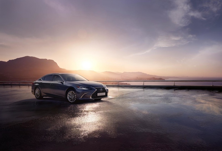 Lexus ES pre rok 2023 prichádza s radom vylepšení.