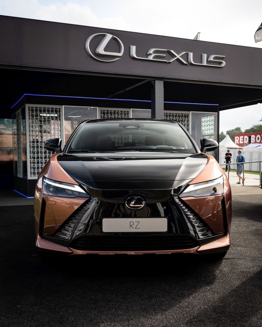 Na Festivale v Goodwoode sa predstavil koncepčný model Lexus Electrified Sport Concept, ale aj SUV RZ 450e a crossover UX 300e.