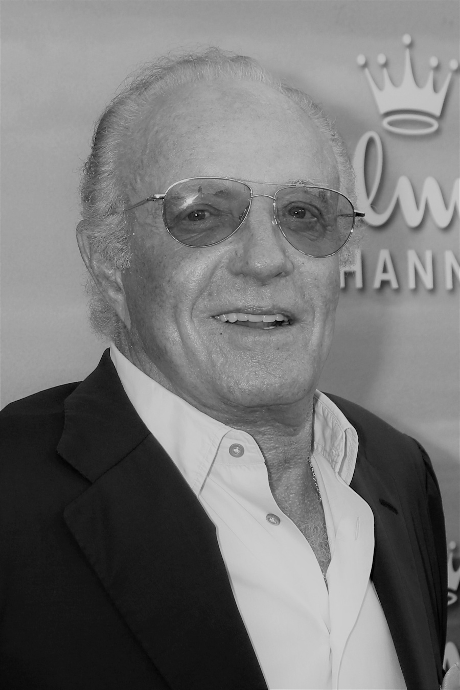 James Caan († 82).