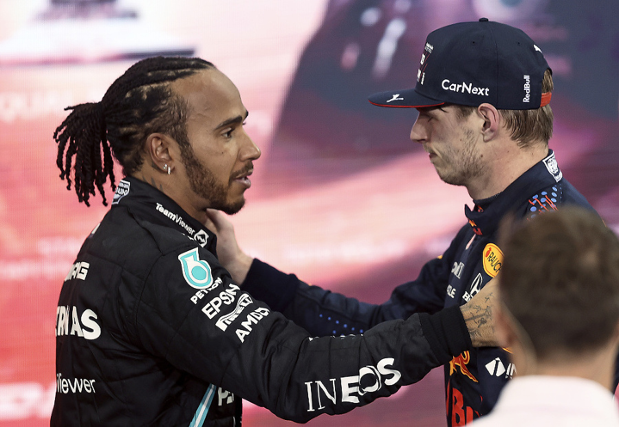 Hamilton a Verstappen po