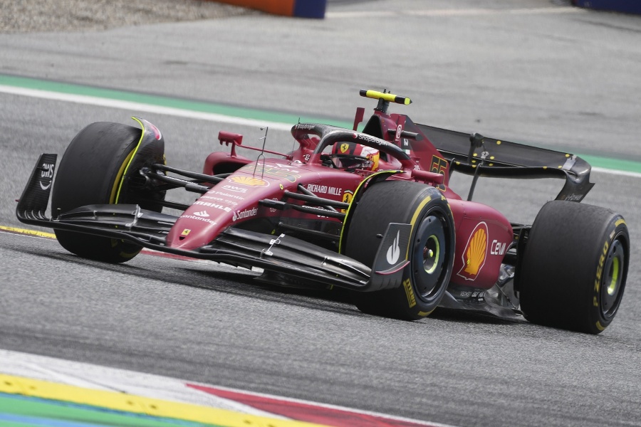 Carlos Sainz mal vysokú šancu na pódiové umiestnenie.