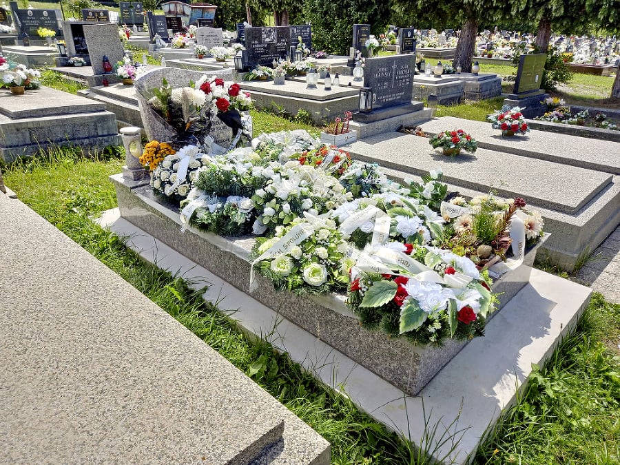 Petra pochovali na cintoríne